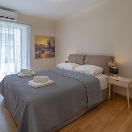 Sagittarius - Faliro Sea Side Apartment Atene Esterno foto